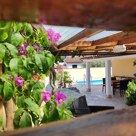 Holiday Home "Mala Kuca " With Heated Pool พูลา ภายนอก รูปภาพ