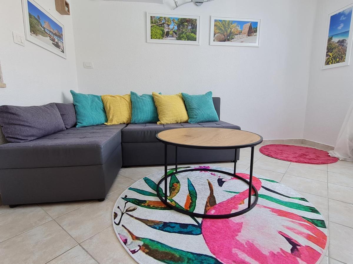 Holiday Home "Mala Kuca " With Heated Pool พูลา ภายนอก รูปภาพ