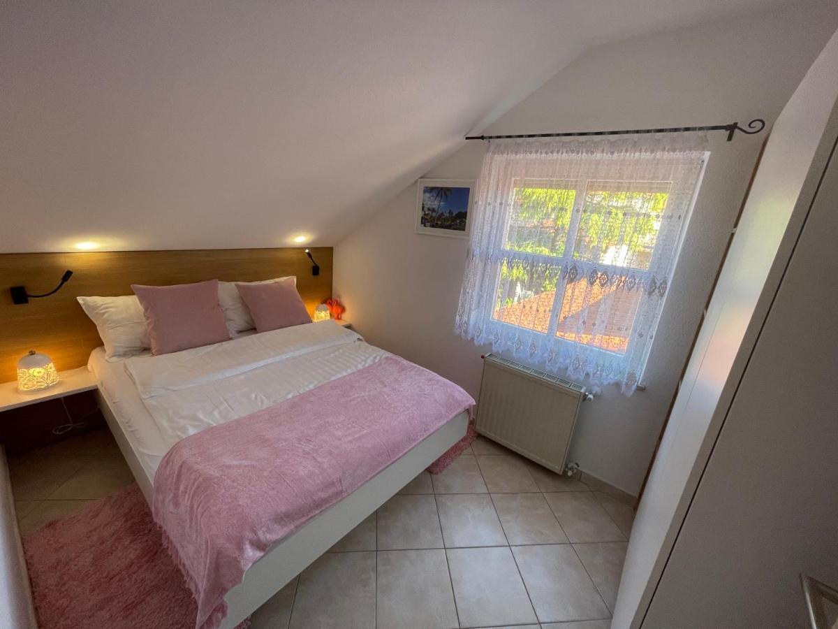 Holiday Home "Mala Kuca " With Heated Pool พูลา ภายนอก รูปภาพ