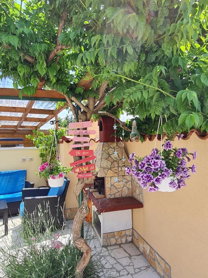 Holiday Home "Mala Kuca " With Heated Pool พูลา ภายนอก รูปภาพ