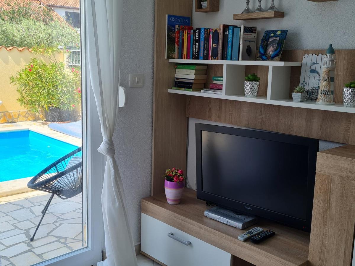 Holiday Home "Mala Kuca " With Heated Pool พูลา ภายนอก รูปภาพ