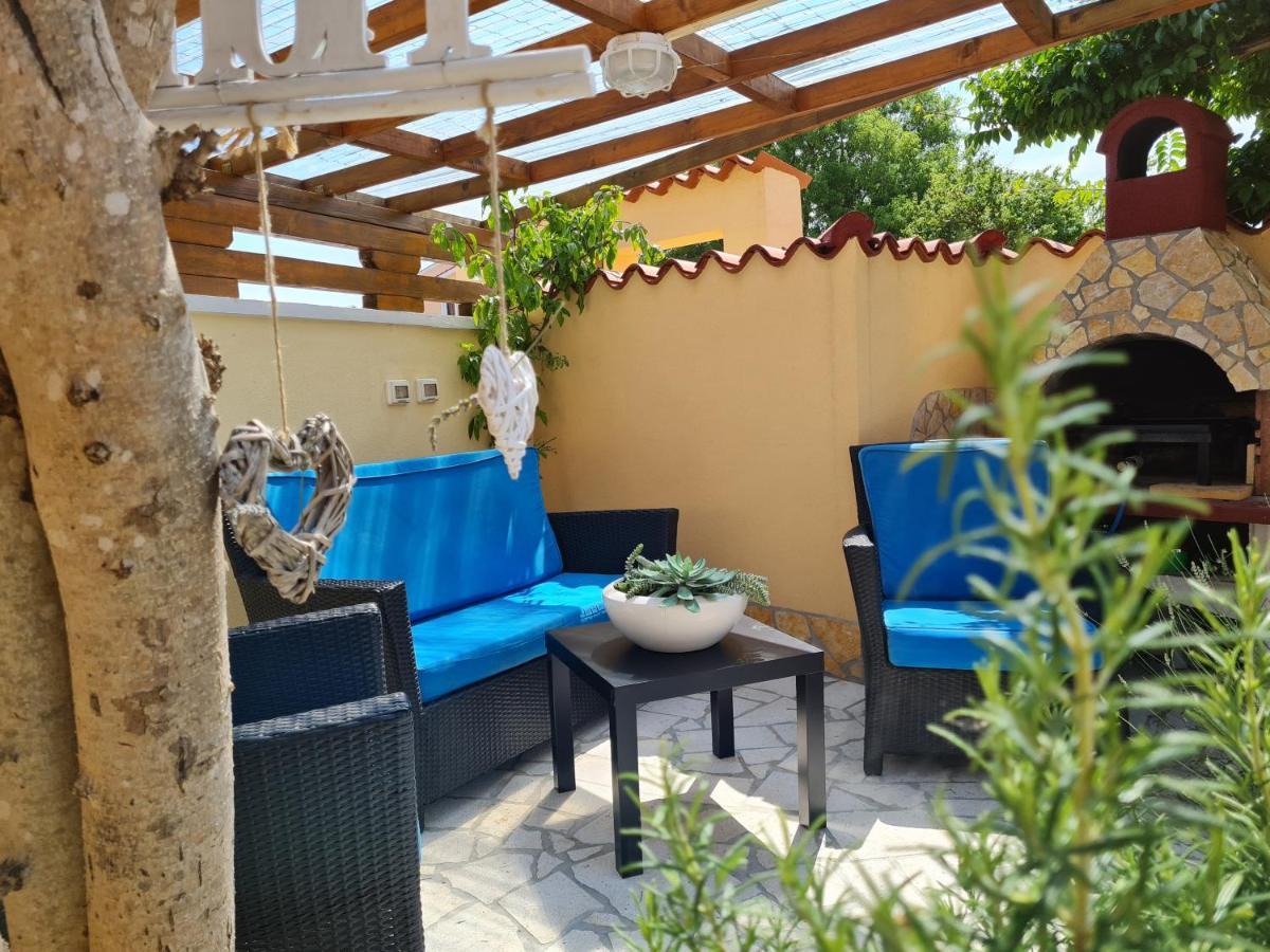 Holiday Home "Mala Kuca " With Heated Pool พูลา ภายนอก รูปภาพ