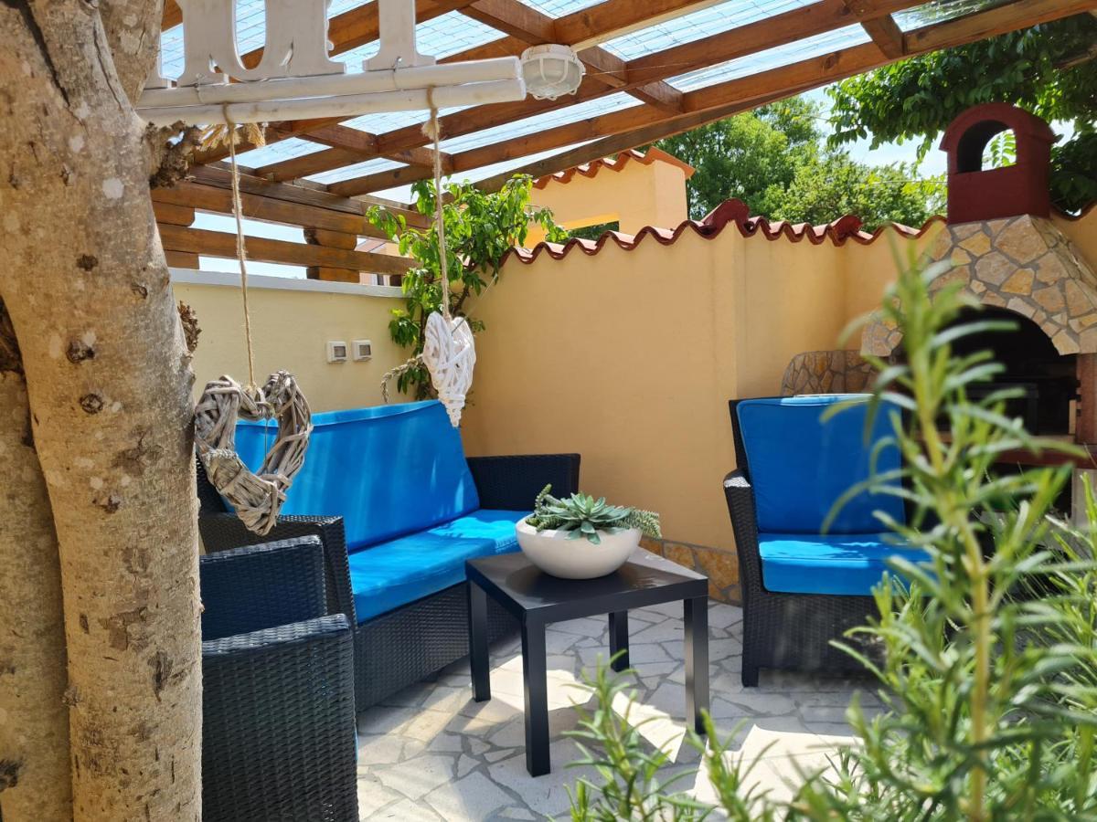 Holiday Home "Mala Kuca " With Heated Pool พูลา ภายนอก รูปภาพ