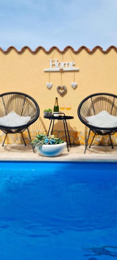 Holiday Home "Mala Kuca " With Heated Pool พูลา ภายนอก รูปภาพ