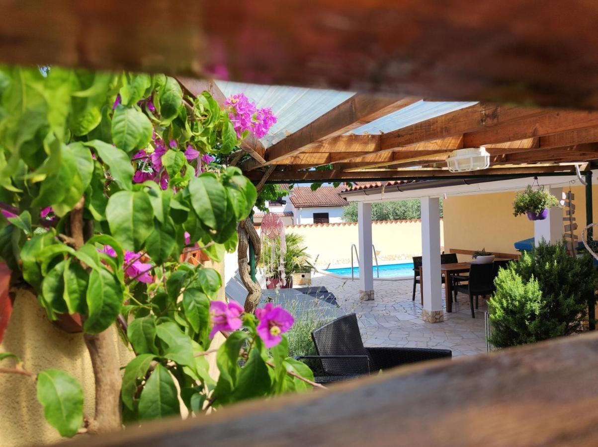 Holiday Home "Mala Kuca " With Heated Pool พูลา ภายนอก รูปภาพ