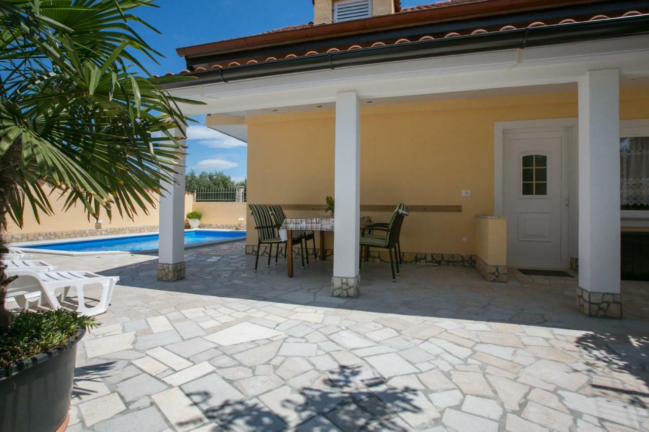 Holiday Home "Mala Kuca " With Heated Pool พูลา ภายนอก รูปภาพ